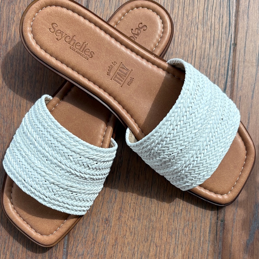 Seychelles Women's White Woven Sandals-NEW-NEVER WORN!